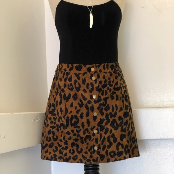 Dresses & Skirts - 🤩one medium left Leopard print mini skirt